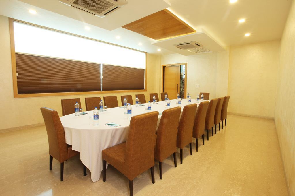 Wingston A Treehouse Hotel Goverdhan Radha Kund Exterior photo